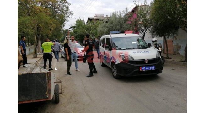 Husumetli iki ailenin silahlı kavgasında 3'ü yoldan geçen 4 yaralı
