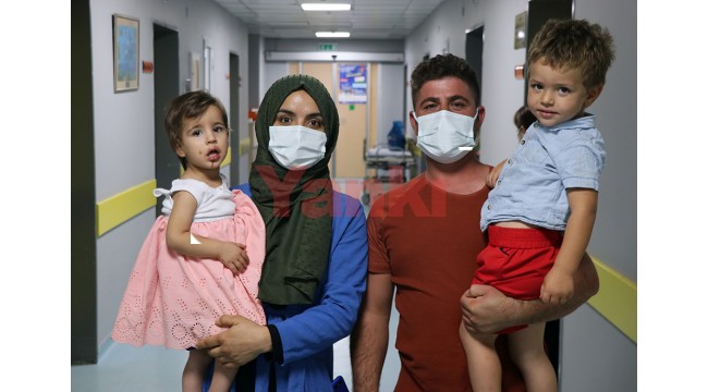 Karın duvarında keseyle doğan Hiranur bebek 4 saat süren ameliyatla hayata tutundu