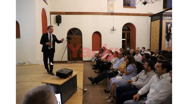 Mustafa Başgülşen tek kişilik “Geldikleri Gibi…” gösterisiyle duygulandırdı