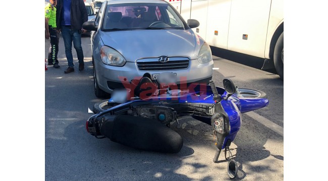 Otomobile çarpmamak için direksiyonu kıran motosikletli yaralandı