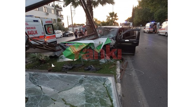Tarım işçilerini taşıyan minibüs refüje çarptı: 18 yaralı