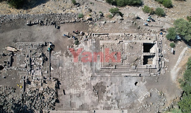 Aigai Antik Kenti'nde Athena Tapınağı'nın silüeti ortaya çıktı