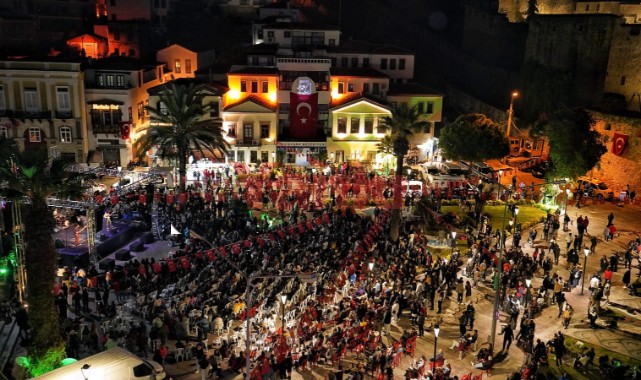 Çeşmeliler Cumhuriyet Bayramı’nı Pinhani ile kutladı