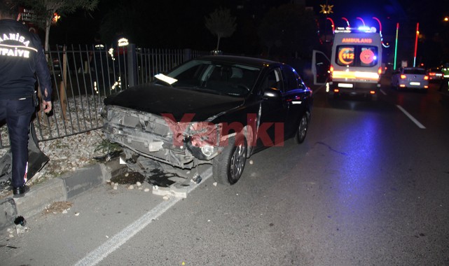 Kediye çarpmamak için direksiyonu kıran sürücü refüje çıktı