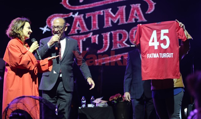 Turgutlu'da Fatma Turgut ile 'Cumhuriyet' konseri