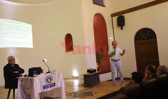Turgutlu'da 'Pandemi sürecinde halk sağlığı' söyleşisi yapıldı
