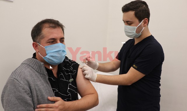 Yerli Kovid-19 aşısı TURKOVAC, Manisa'da gönüllülere uygulanıyor