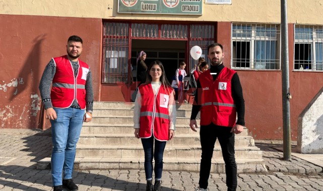 Genç Kızılay Manisa'dan Silopili Öğrencilere Sürpriz
