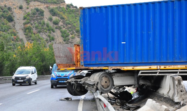 Manisa'da zincirleme kaza: 2 yaralı