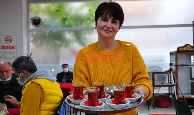 Manisa'ya yerleşen Moldovalı İrina 3 yıldır kahvehane işletiyor