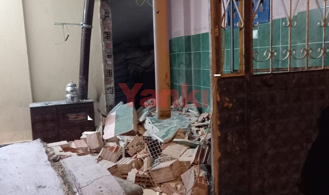 Dairede patlama meydana geldi, ortalık savaş alanına döndü