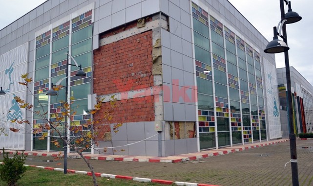 Milyonluk tesis çürümeye yüz tuttu, sporcular ortada kaldı!