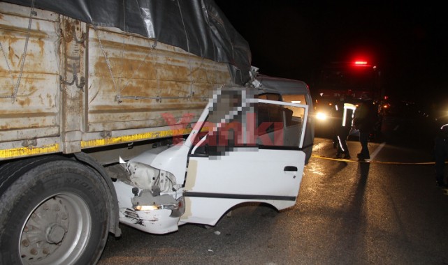 TIR'a çarpan minibüsteki 2 kişi öldü