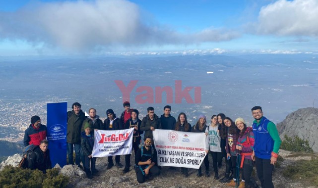 TURGEDAK gençleri ile Spil Dağı'na doğa yürüyüşü