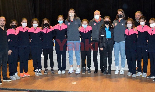 Turgutlu’da ‘voleybol’ paneli düzenlendi
