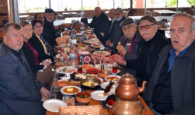 Turgutlu Mak-Göç, yaşlı üyelerini kahvaltıda buluşturdu
