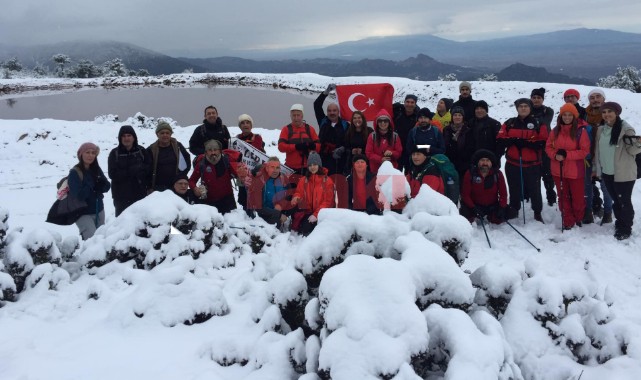 Zirve dağcıları, Bozdağ Allahdiyen parkurunda karın keyfini çıkardı