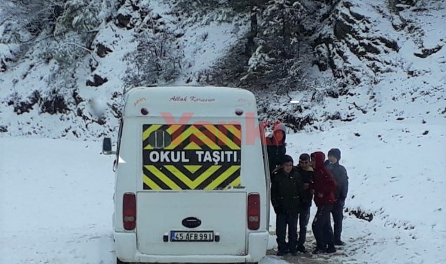 Baktırlı'da karda mahsur kalan öğrenciler kurtarıldı