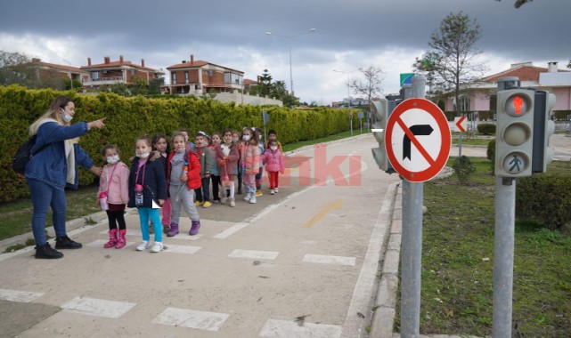 Çeşme Belediyesi'nden anaokulu öğrencilerine trafik eğitimi