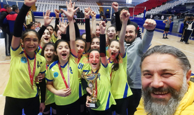 Hasan Üzmez Ortaokulu Kız Voleybol Takımı İl Şampiyonu oldu