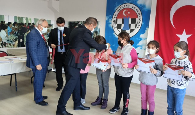 Arif Canpoyraz İlkokulu satrançta 2 il birinciliği kazandı