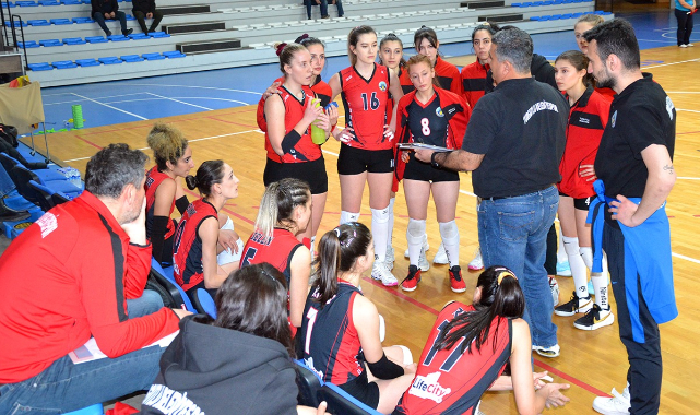 Turgutlu Belediyesi Kadın Voleybol takımı Altekma Altınordu’ya 3-0 yenildi