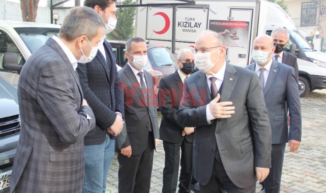 Türk Kızılay'dan Manisa'da 1500 öğrenciye bot yardımı
