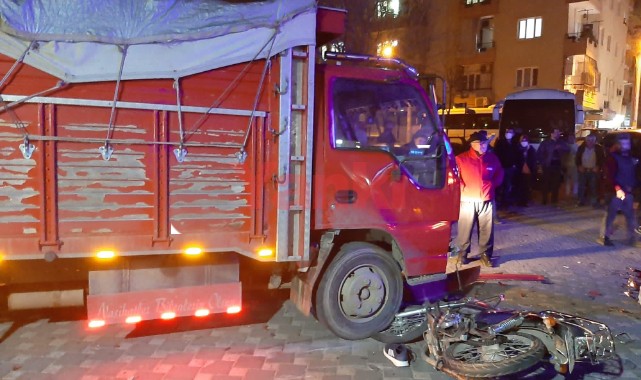 Kamyonet ile motosiklet çarpıştı: 1 ölü 1 yaralı