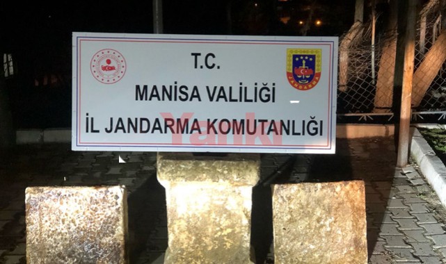 Manisa’daki operasyonda lahit parçaları ve mezar taşları ele geçirildi