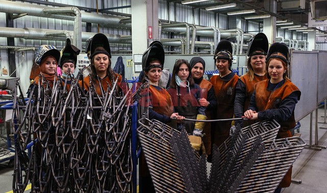 Dantel işler gibi kaynak yapan kadınlar bisiklet üretiminin de vazgeçilmezi