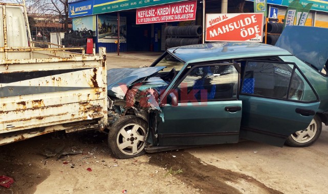 Direksiyon başında epilepsi nöbeti geçirince kaza yaptı: 1 yaralı
