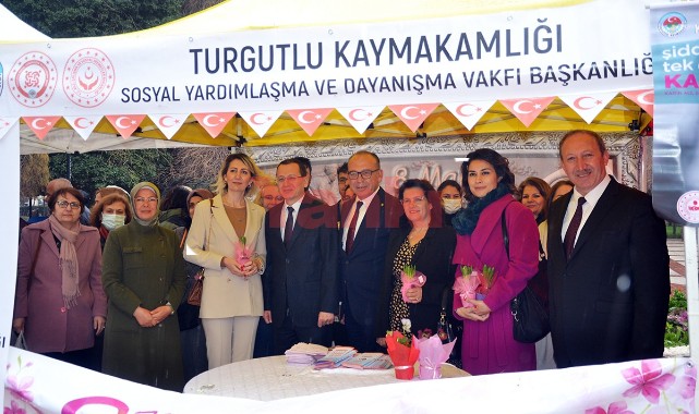 Dünya Kadınlar Günü Yağmur Altında Kutlandı