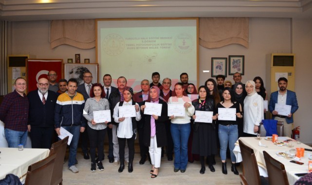 Halk Eğitim’de 5.dönem fotoğraf kursunu tamamlayanlara belgeleri dağıtıldı