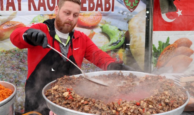 Manisa'da düzenlenen Ulusal Gastronomi ve Yemek Şenliği sürüyor