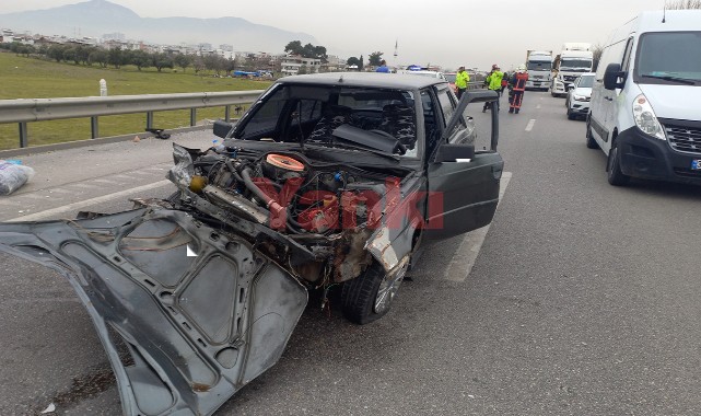 Tıra Çarpan Otomobildeki 2 Kişi Yaralandı