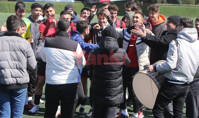 Turgutluspor U19 grubunu şampiyonlukla tamamladı