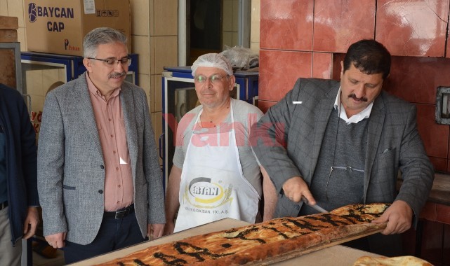 3,5 metre uzunluğunda ramazan pidesi yapıldı