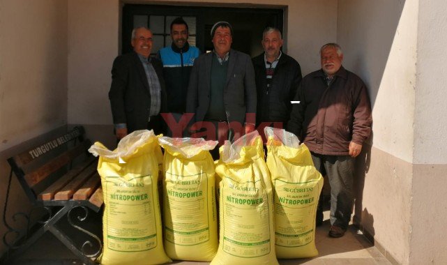 Büyükşehir, Turgutlu'da üreticilere 4 ton gübre dağıttı