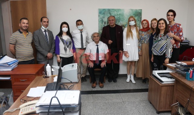 Devlet Hastanesi idarecileri, sağlıkçıların bayramını kutladı