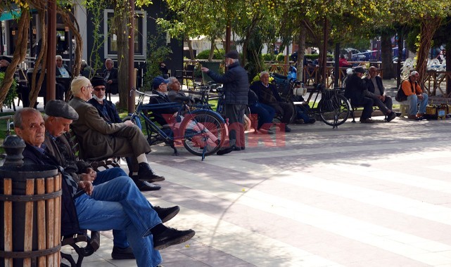 Havalar ısındı, vatandaşlar Orta Park’ı doldurdu