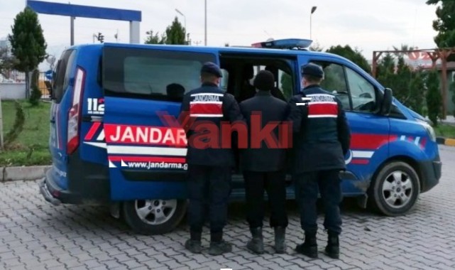 Jandarma, İzzettin ve Çampınar'da aranan 2 şahsı yakaladı
