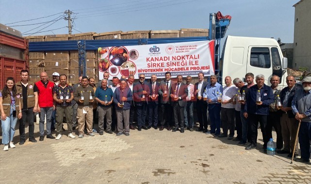 Kiraz üreticilerine sirke sineği tuzağı dağıtıldı