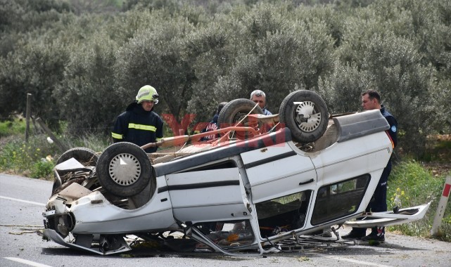 Manisa'da devrilen otomobilin sürücüsü yaralandı
