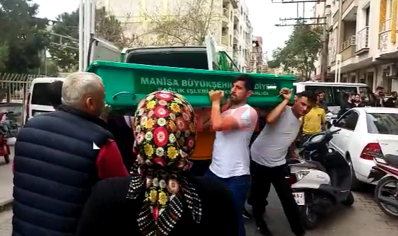 Sevilen genç esnaf canına kıydı