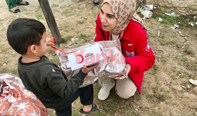 Türk Kızılay Manisa Şubesinden çocuklara 23 Nisan hediyesi