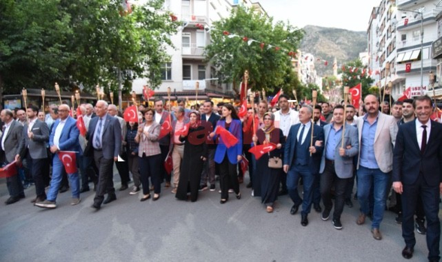 Manisa'da 19 Mayıs Fener Alayı İle Taçlandı