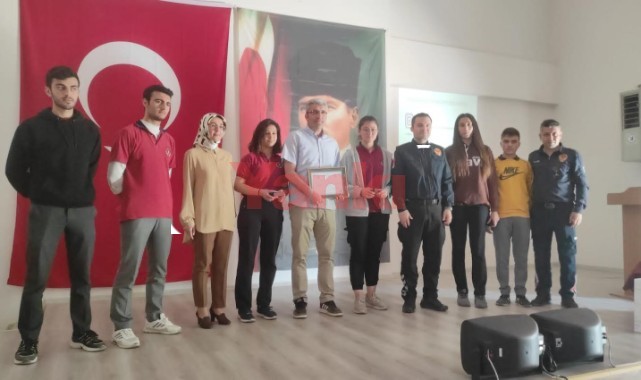 Ahmetli'de gençler itfaiyeyle tanıştı