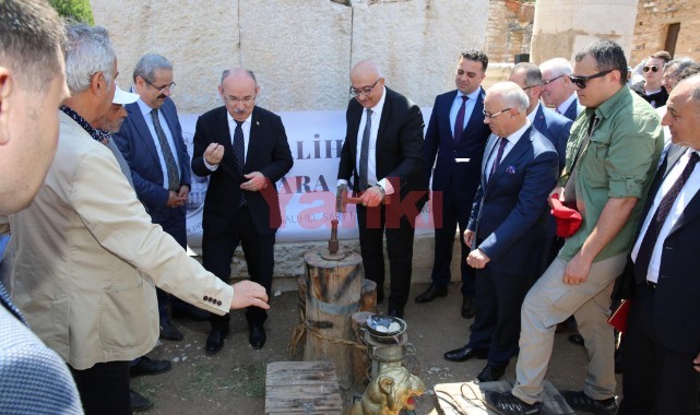 Artemis Tapınağı'nda Sart Para kongresi