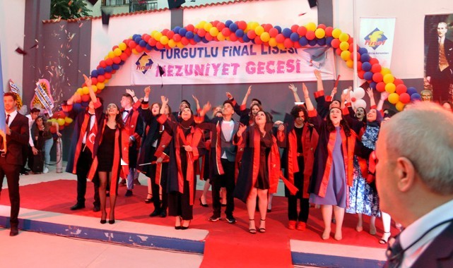 Final Anadolu Lisesi 7.dönem mezunlarını verdi