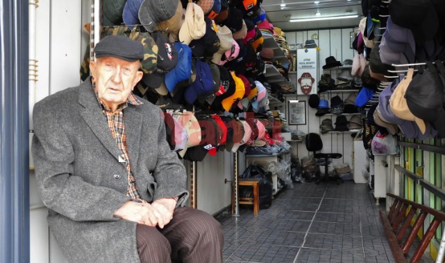 'Şapkacı Fethi', 87 yaşında şapka dikiyor